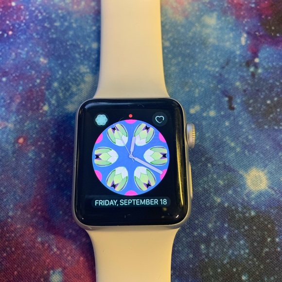 Apple Watch Series 3 - Picture 2 of 6